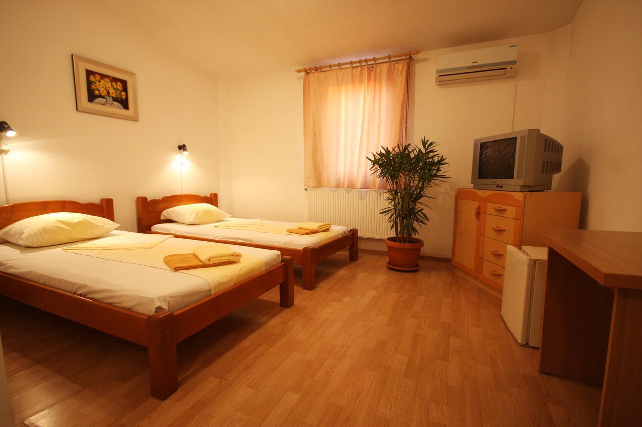 Il Capo Tour Motel Craiova Buitenkant foto
