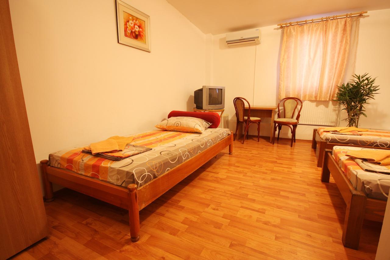 Il Capo Tour Motel Craiova Buitenkant foto